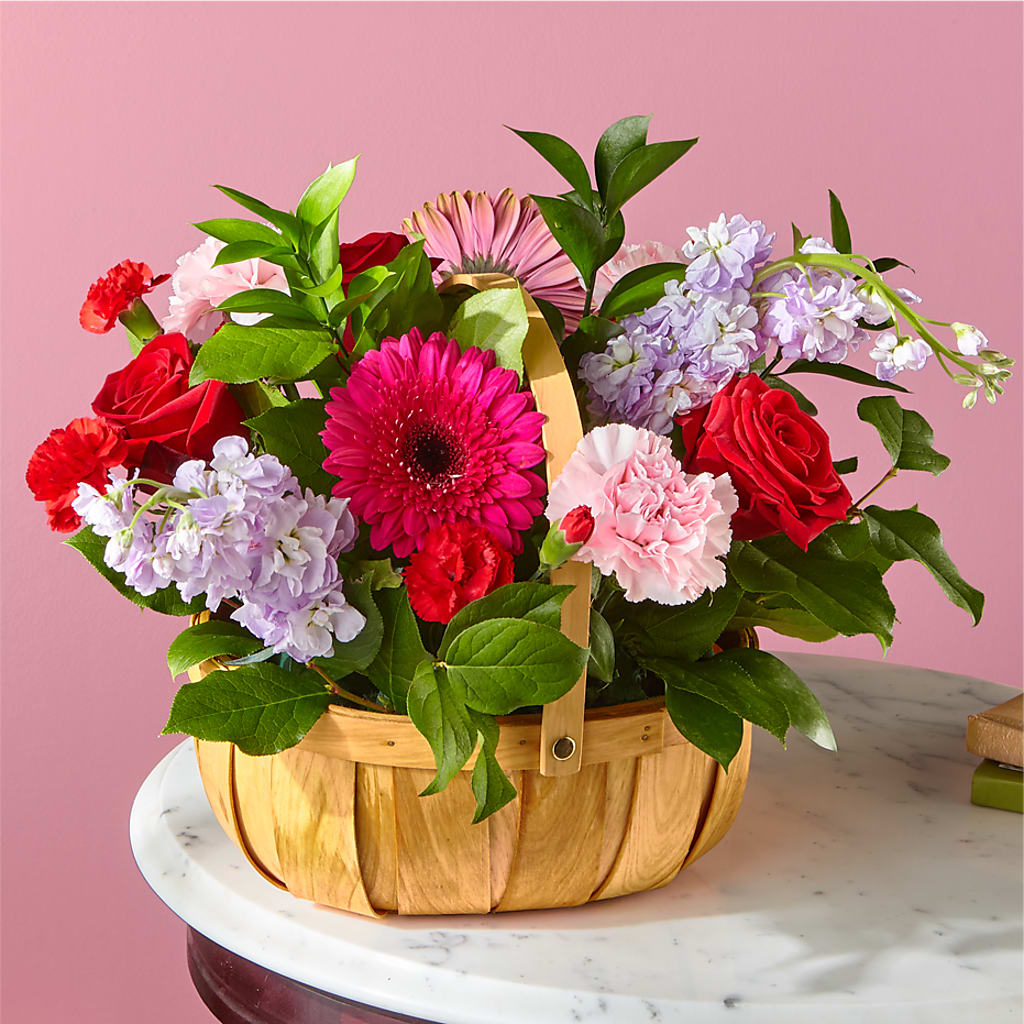 Pink Picnic Basket – Kiss Floral Llc, Claymont DE