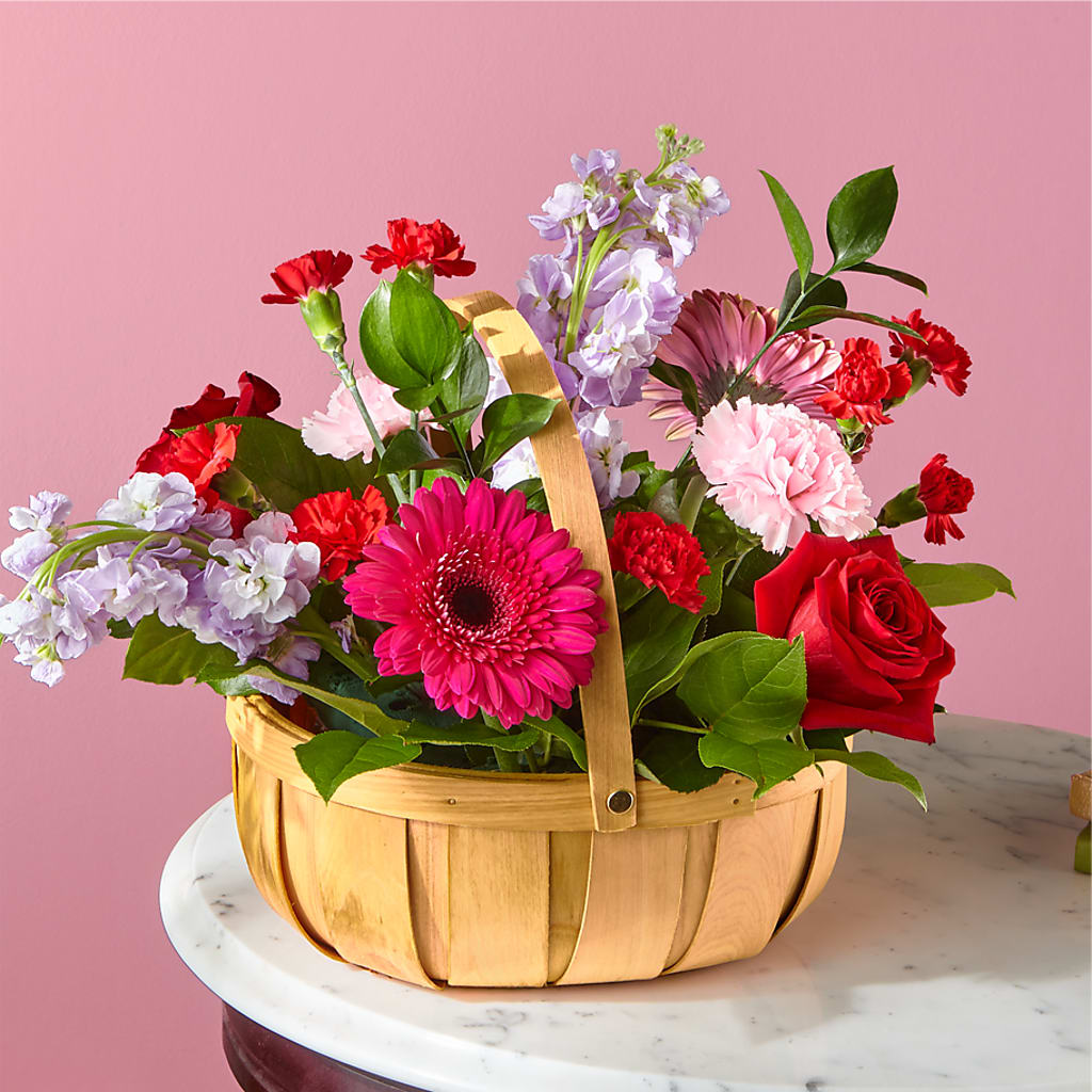 Pink Picnic Basket – Kiss Floral Llc, Claymont DE